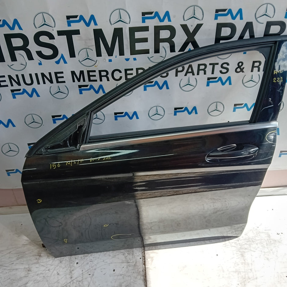 MERCEDES GLA X156 PASSENGER FRONT DOOR NSF BLACK 2014-19 COMPLETE FMD221