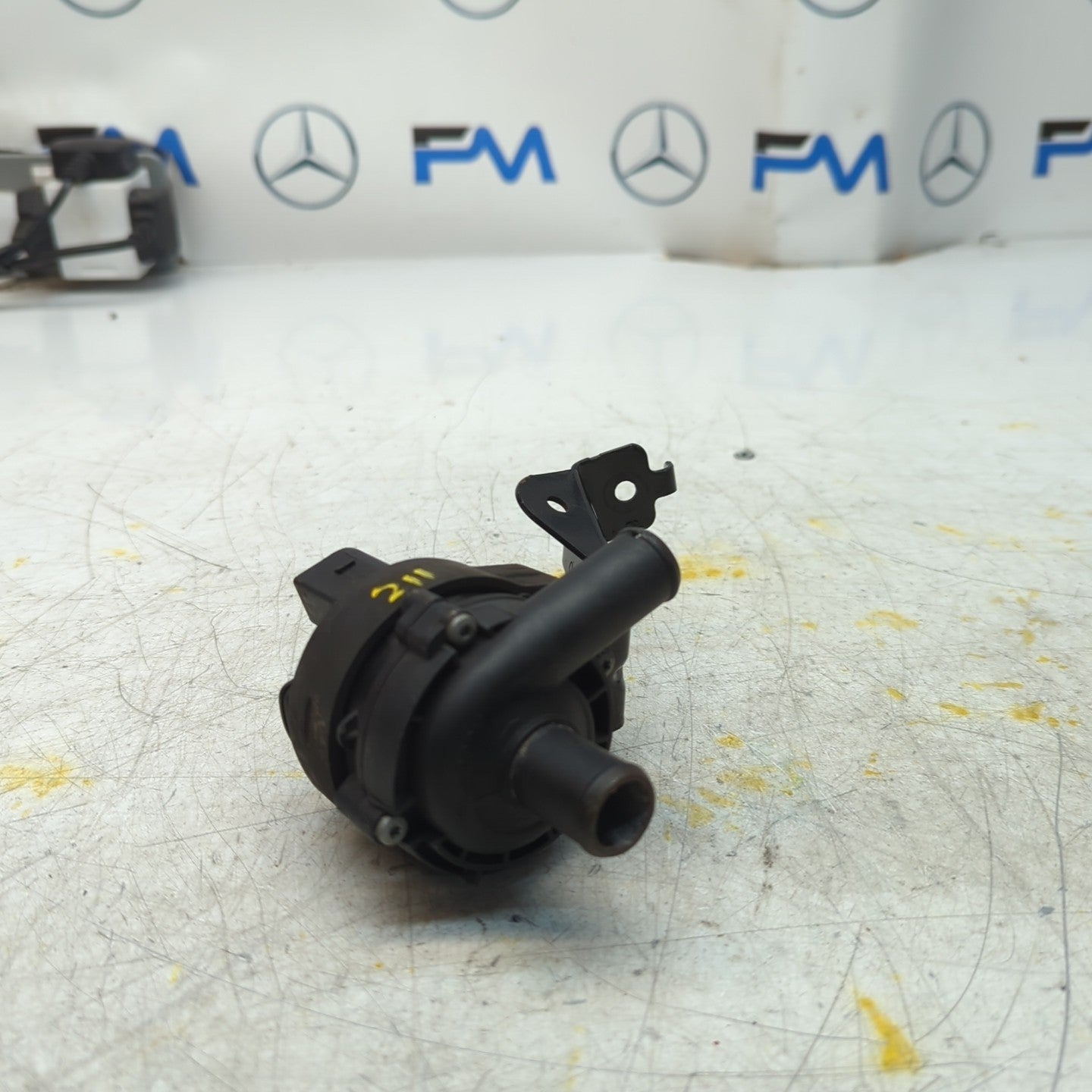 MERCEDES BENZ  C E-CLASS W211 ELECTRIC COOLANT WATER PUMP A2118350028 FM001378
