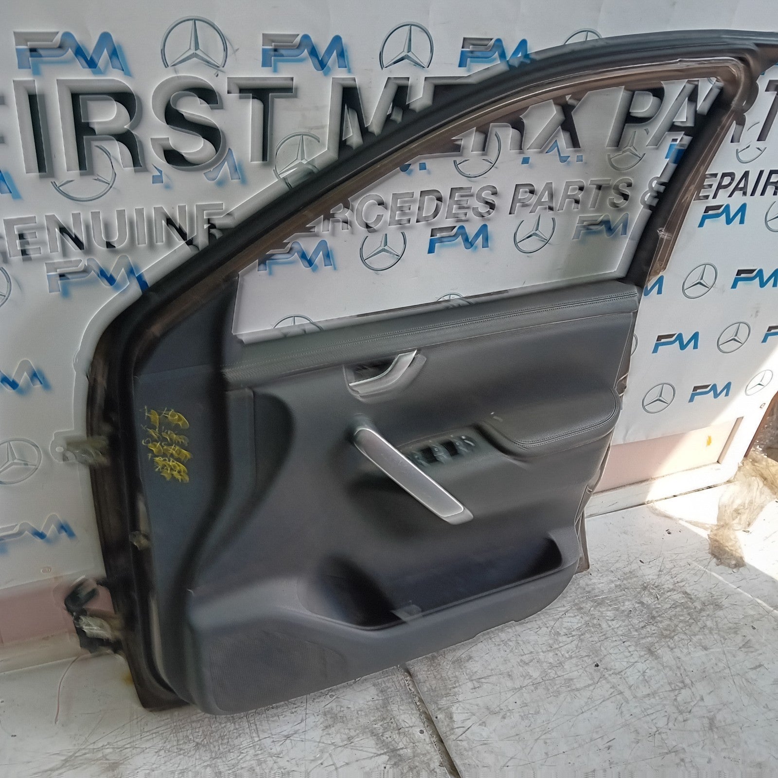 MERCEDES X-CLASS W470 DRIVER SIDE FRONT DOOR OSF BROWN 2017-20 COMPLETE FMD291