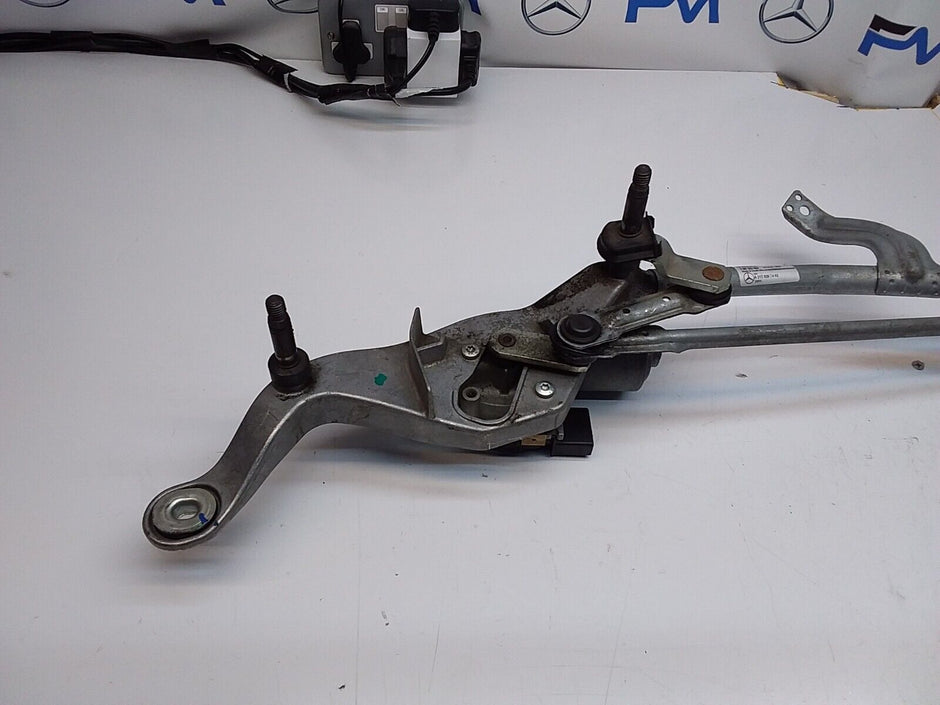 MERCEDES E-CLASS 2018 W213 A2138207402 FRONT WIPER MOTOR  FM00190