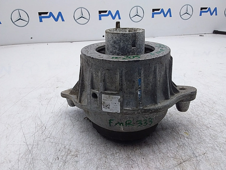 MERCEDES BENZ  C-CLASS W205  ENGINE MOUNT RIGHT OS A2052406717 FMR333