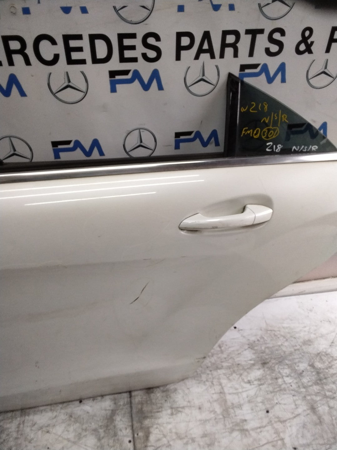 MERCEDES CLS W218  COUPE PASSENGER REAR DOOR NSR WHITE 2011-17 COMPLETE FMD301
