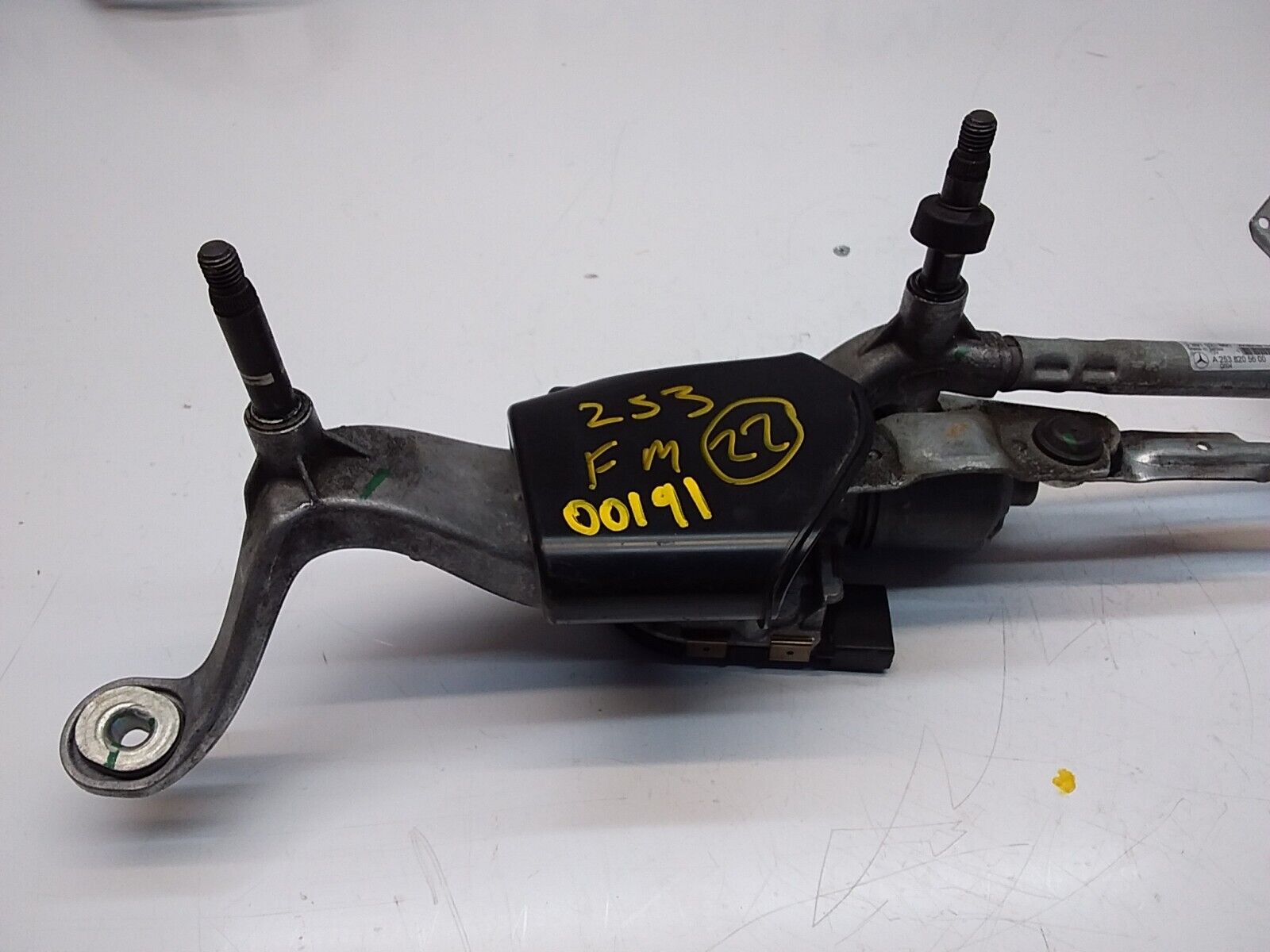 MERCEDES GLC WIPER MOTOR & LINKAGE FRONT A2538205600 W253 2015-2022 FM00191