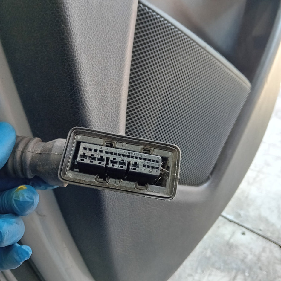MERCEDES BENZ  A-CLASS W176 DRIVER REAR DOOR OSR 2012 SILVER COMPLETE FMD488