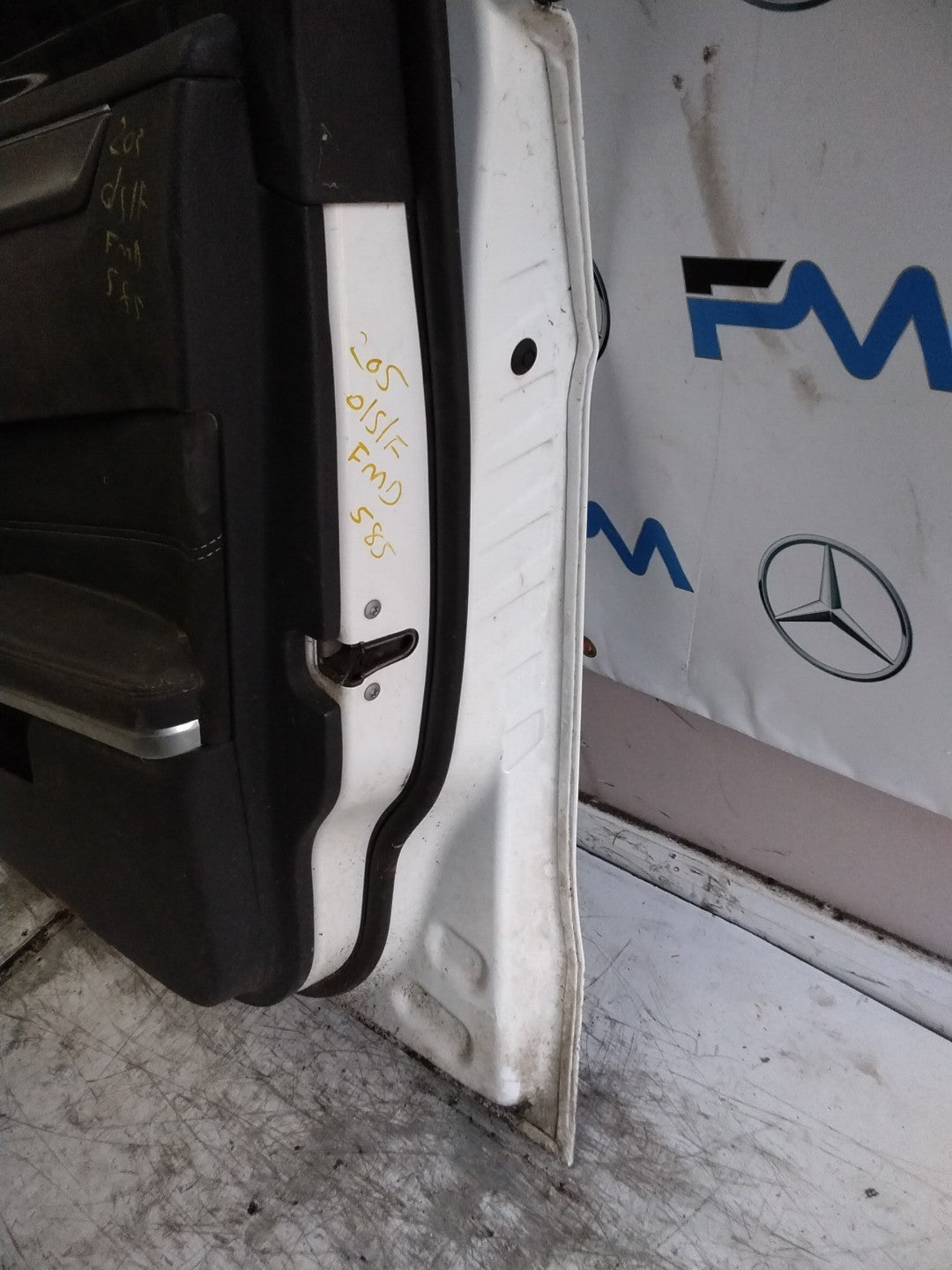 MERCEDES BENZ   E-CLASS W212  DRIVER FRONT DOOR OSF WHITE 2009-16  FMD585