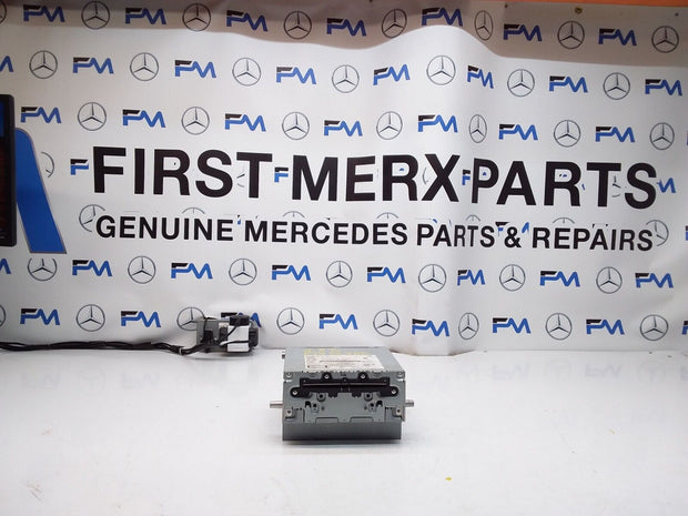 MERCEDES BENZ C CLASS W205 2017 RADIO CD  STEREO HEAD UNIT  A2059008937 FM00305