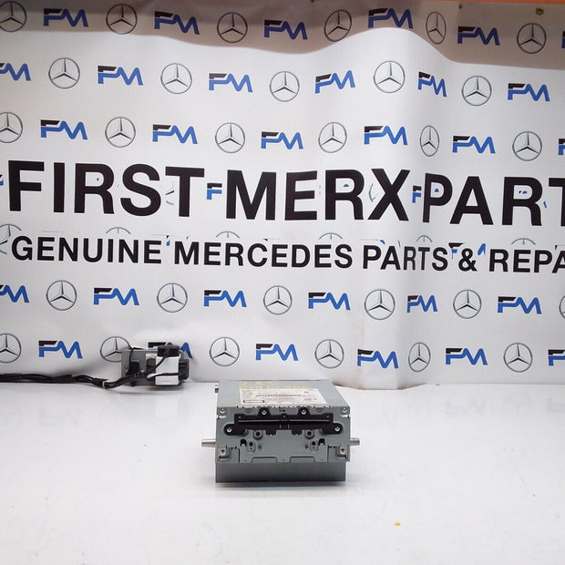 MERCEDES BENZ C CLASS W205 2017 RADIO CD  STEREO HEAD UNIT  A2059008937 FM00305