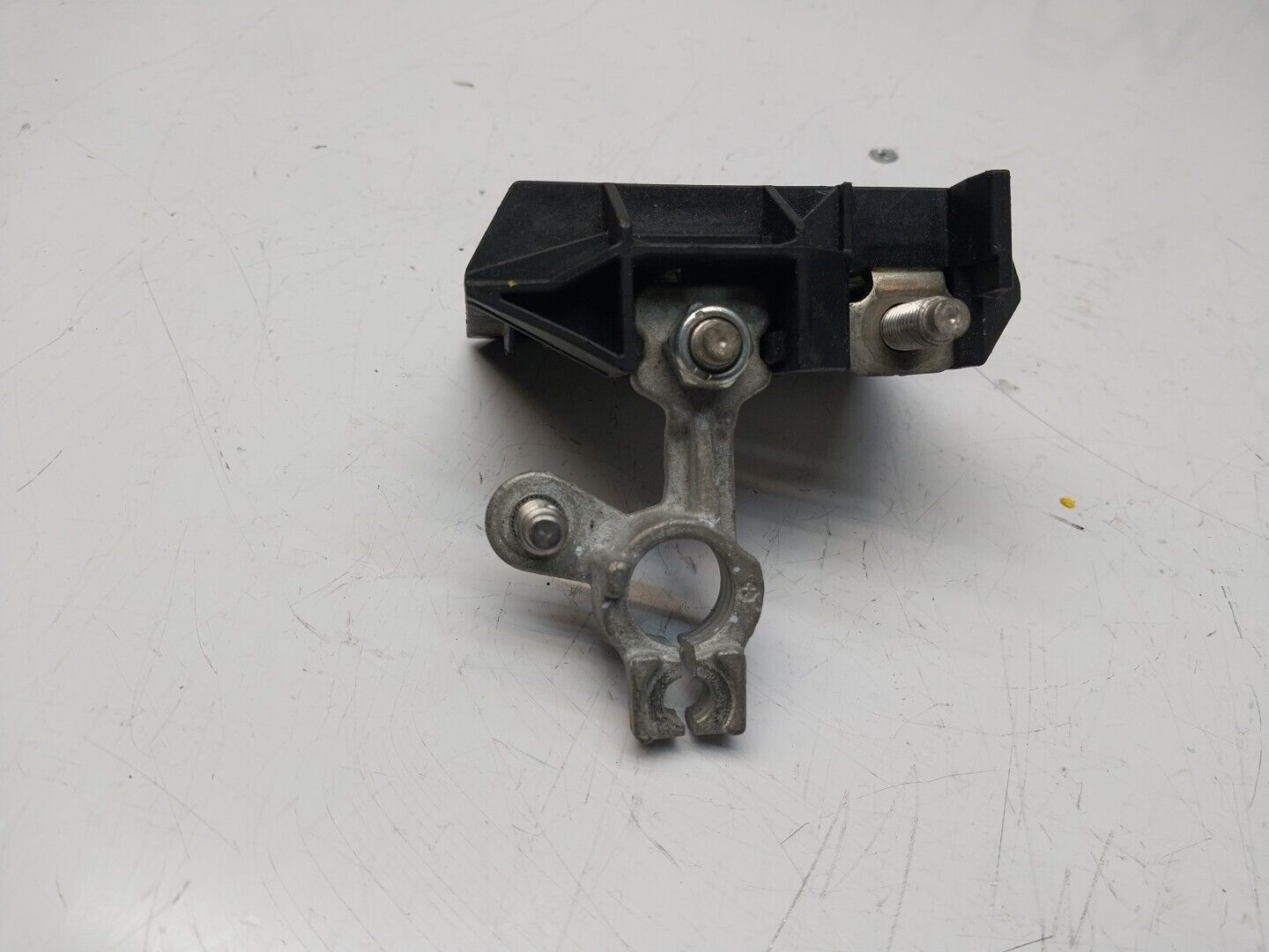 Mercedes W213 W205 W218 W238 W253 Negative Battery Tray Clamp A0009061505FM00247