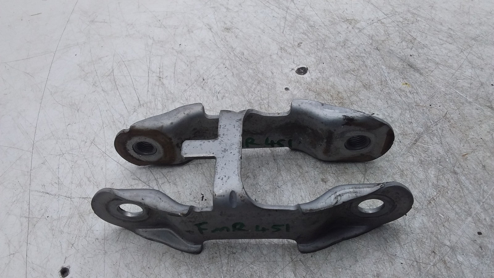 MERCEDES BENZ B-CLASS W246 ENGINE MOUNT BRACKET A2462400809 FMR451