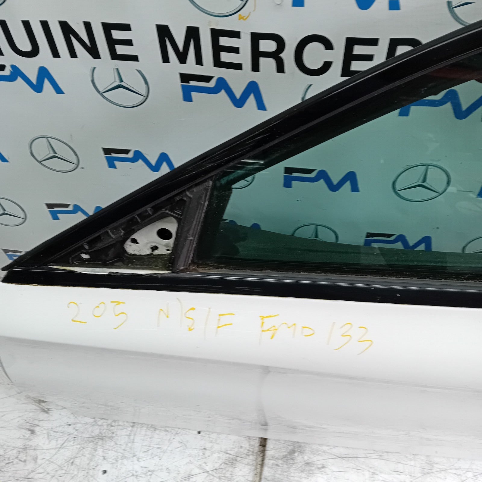 MERCEDES BENZ C-CLASS W205 PASSENGER SIDE FRONT DOOR N/S/F  WHITE FMD133