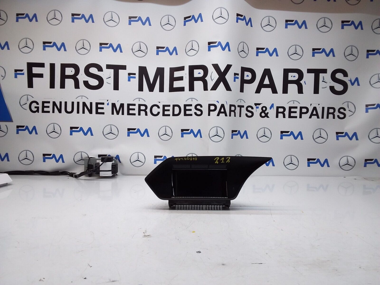 MERCEDES E-CLASS W212 2012 SAT NAV MULTIMEDIA SCREEN A2129004307 FM00698