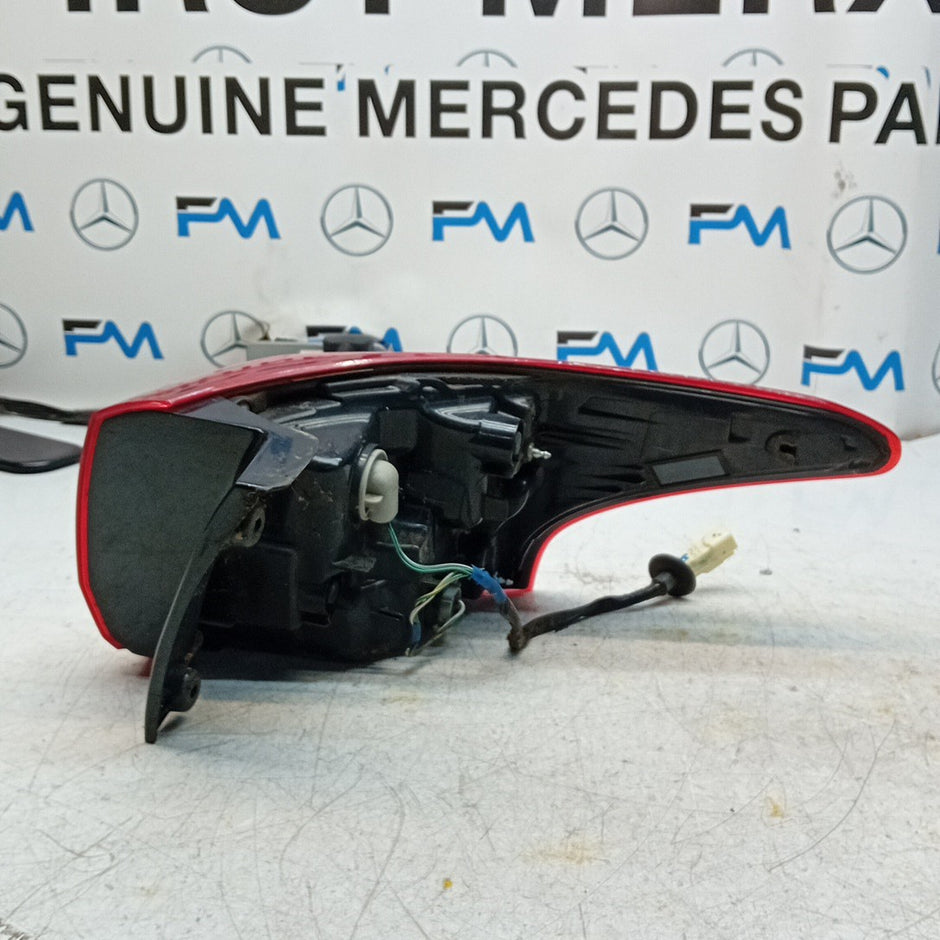 MITSUBISHI OUTLANDER MK3 PASSENGER REAR OUTER TAIL LIGHT 2014 FMT315