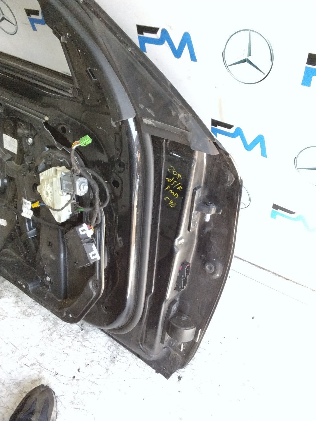 MERCEDES C-CLS W205 SLN PASSENGER FRONT DOOR NSF BLACK 2014-21  FMD596