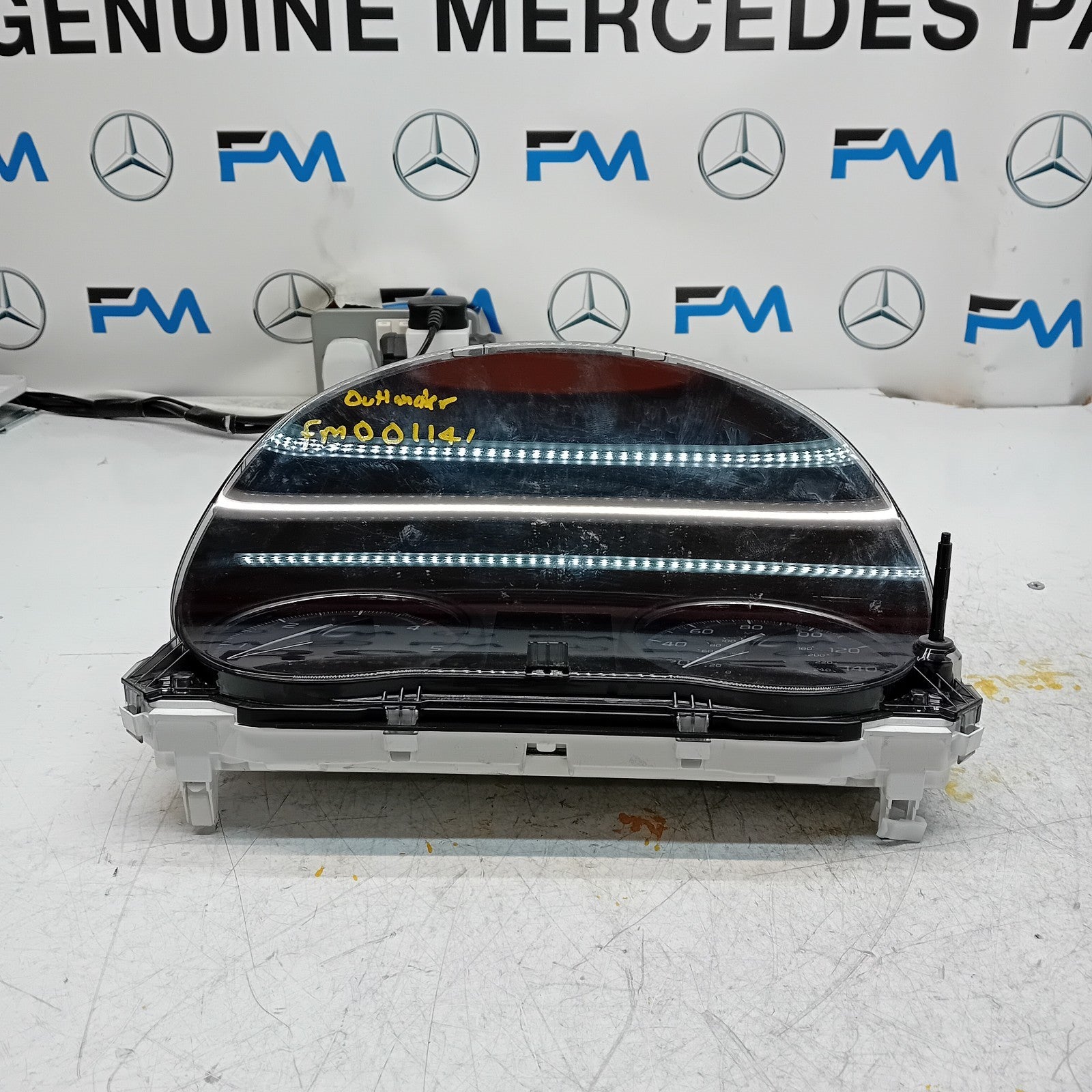 MITSUBISHI OUTLANDER SPEEDOMETER INSTRUMENT CLUSTER  8100C509 FM001141