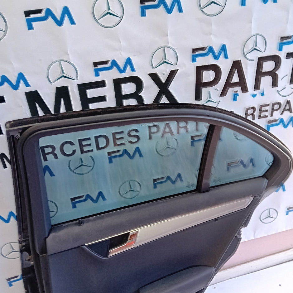 MERCEDES BENZ C-CLASS W204 DRIVER SIDE REAR DOOR ( OFF SIDE REAR ) FM010