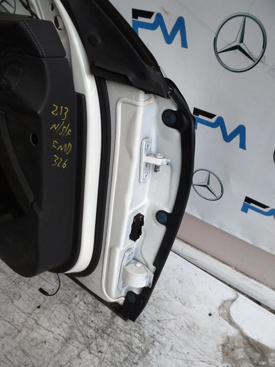 MERCEDES E-CLASS W213 SLN PASSENGER FRONT DOOR NSF WHITE 2016 ON COMPLETE FMD326