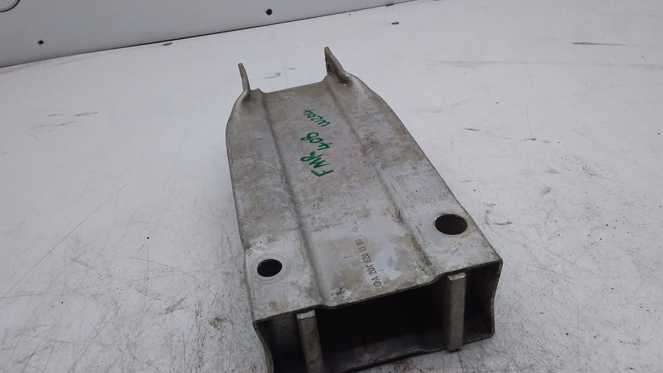 MERCEDES BENZ  C-CLASS W204 LEFT SIDE FRONT CRASH BAR SUPPORT A2046201195 FMR408