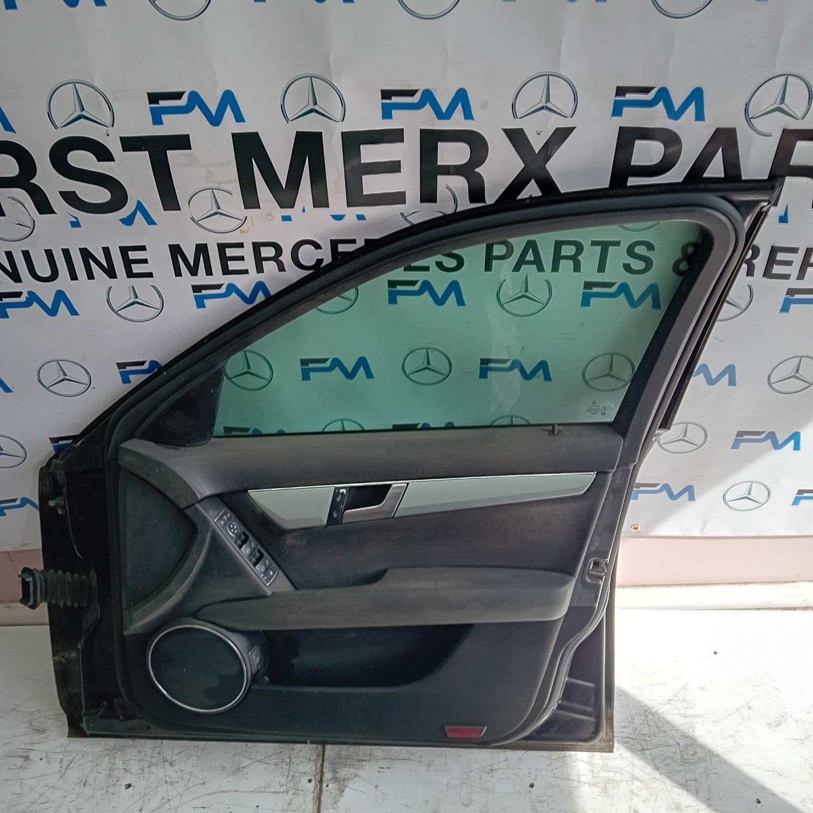 MERCEDES BENZ C-CLASS W204 DRIVER SIDE FRONT DOOR O/S/F BLACK FMD125