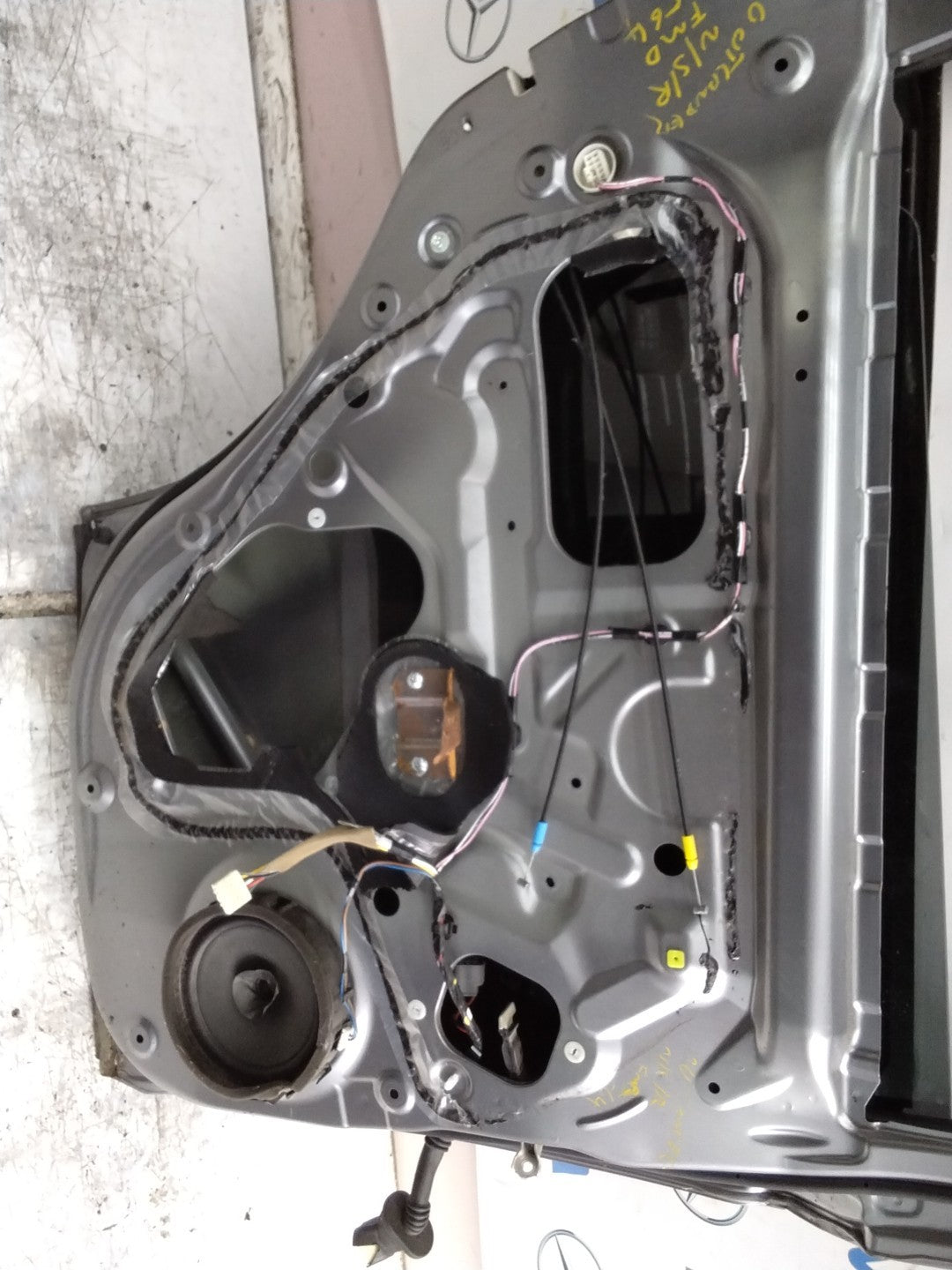 MITSUBISHI OUTLANDER PASSENGER REAR DOOR NSR GREY  FMD564
