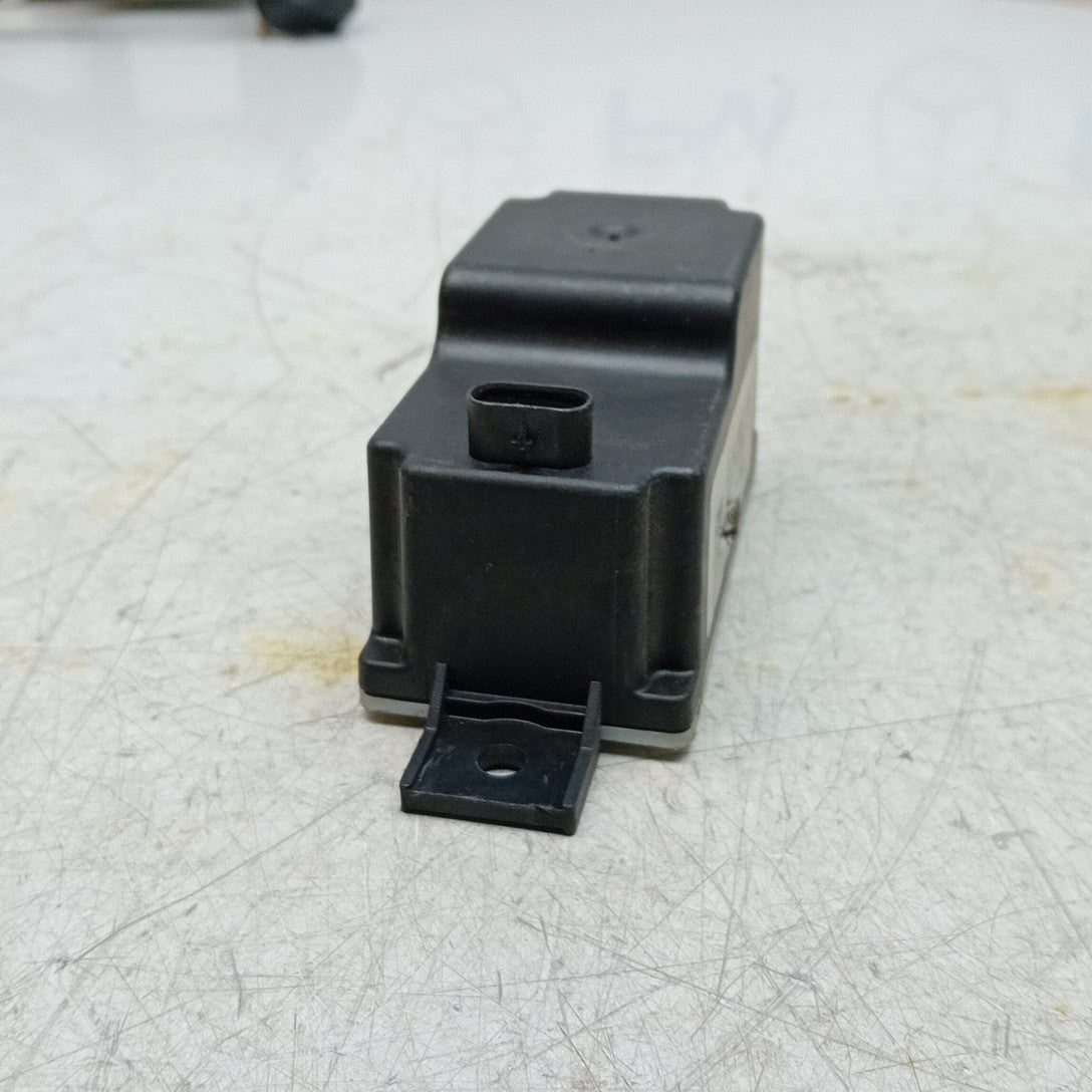 MERCEDES C-CLASS VOLTAGE CONVERTER AUXILIARY BATTERY W205 A2059053414 FM001536