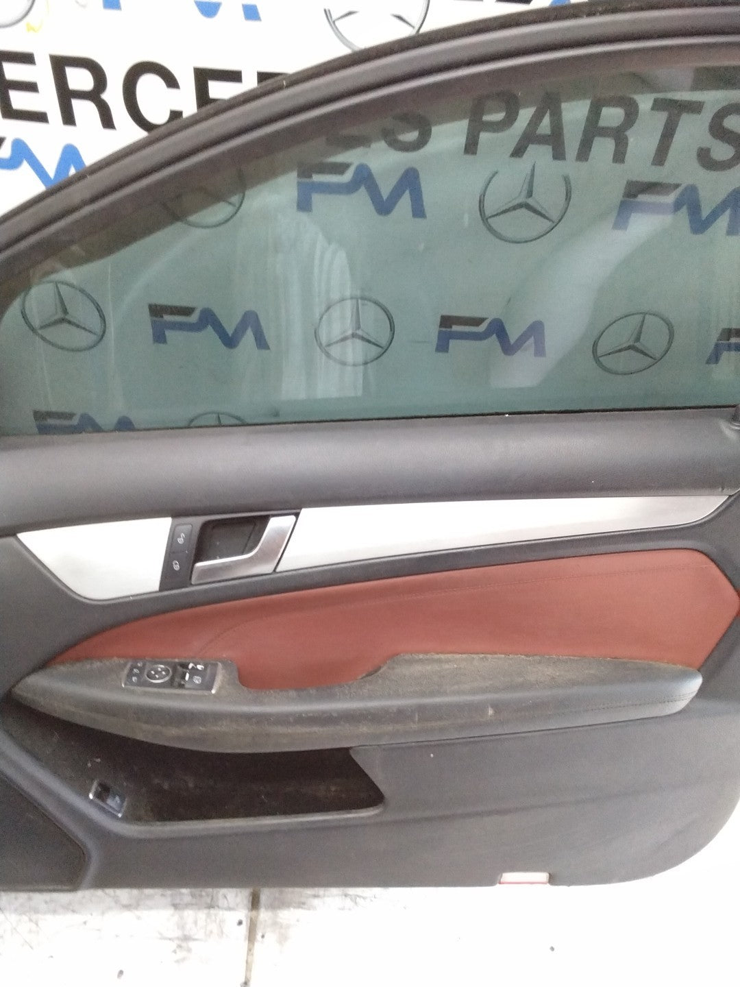 MERCEDES BENZ C-CLASS W204 DRIVER FRONT DOOR OSF GREY 2007-2014 COMPLETE FMD315