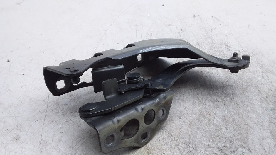 MERCEDES BENZ GLC W253 DRIVER SIDE BONNET HINGE A2538800228 FMR425