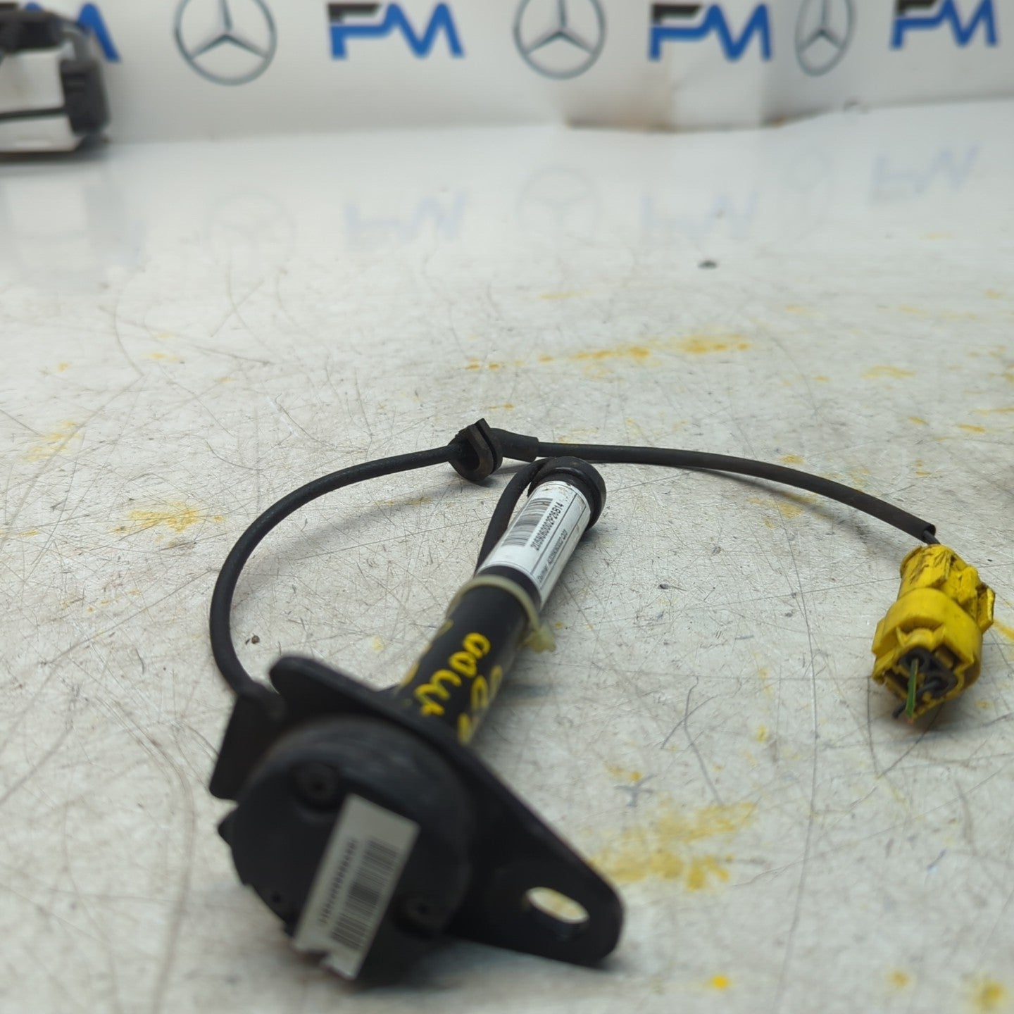 MERCEDES C CLASS W205 BONNET PEDESTRIAN ACTUATOR A2059060002 2014 FM001430
