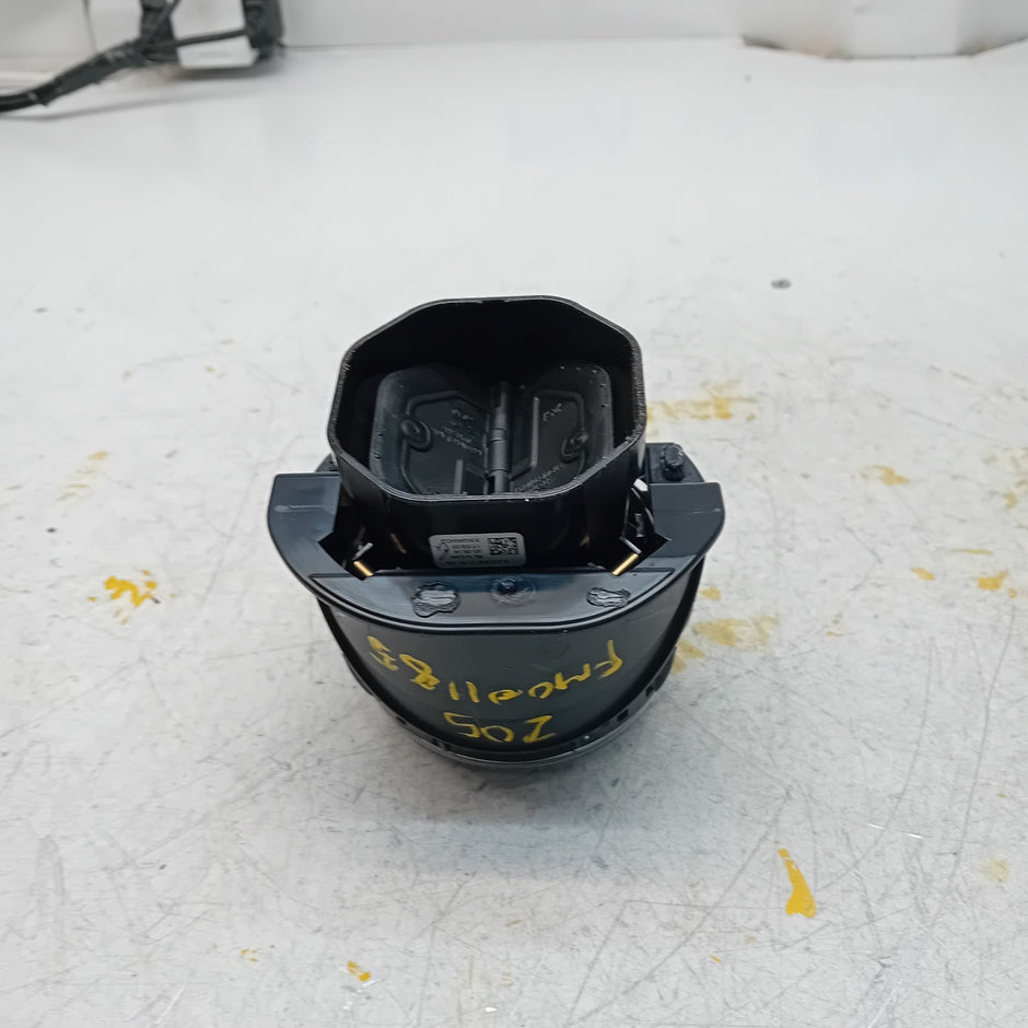 MERCEDES C-CLASS W205 DASHBOARD AIR VENT A2058301100 FM001185
