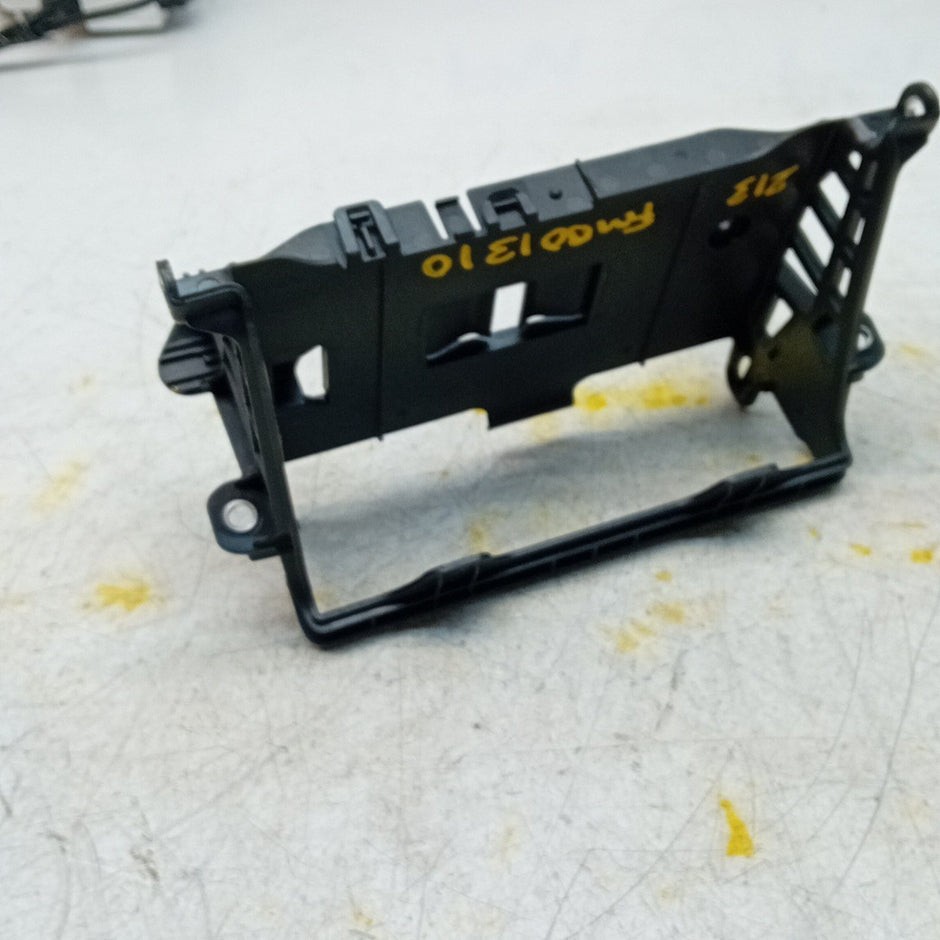 MERCEDES BENZ E-CLASS W213 RADIO STEREO HEAD UNIT BRACKET A2135455900  FM001310