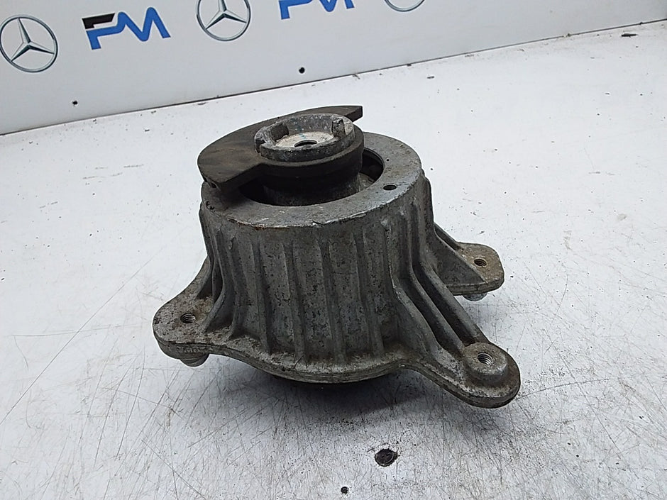 MERCEDES BENZ  C-CLASS  W205  ENGINE MOUNT RIGHT OS A2052406717 FMR359
