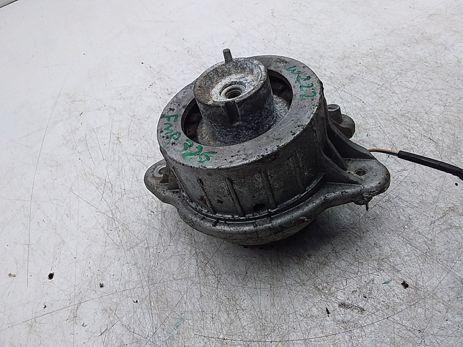 MERCEDES BENZ  S-CLASS W222  ENGINE MOUNT LEFT NS A2222407517 FMR326 (DAMAGED)