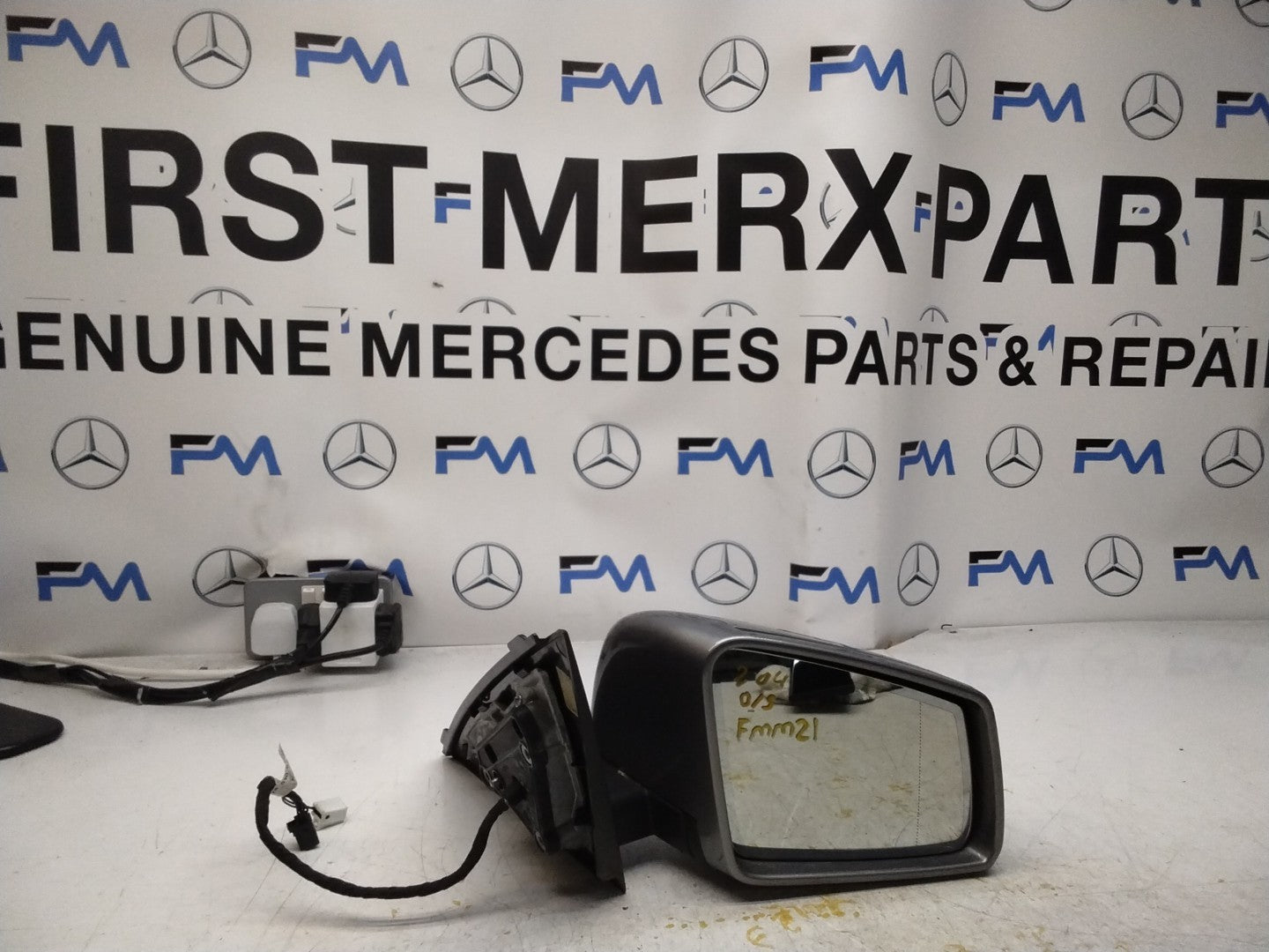 MERCEDES C-CLASS  W204 DRIVER SIDE WING MIRROR A2048109216 GREY FMM21