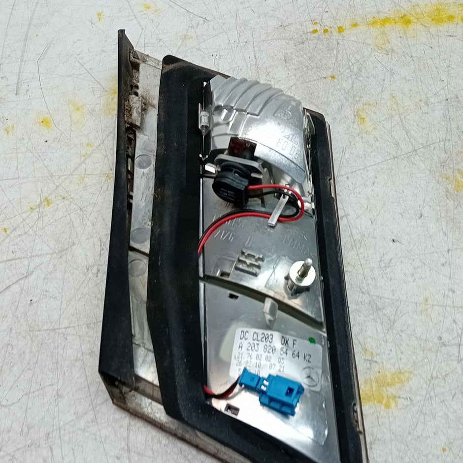 MERCEDES C-CLASS W203 ESTATE DRIVER RIGHT REAR TAIL LIGHT A2038205464 FMT275