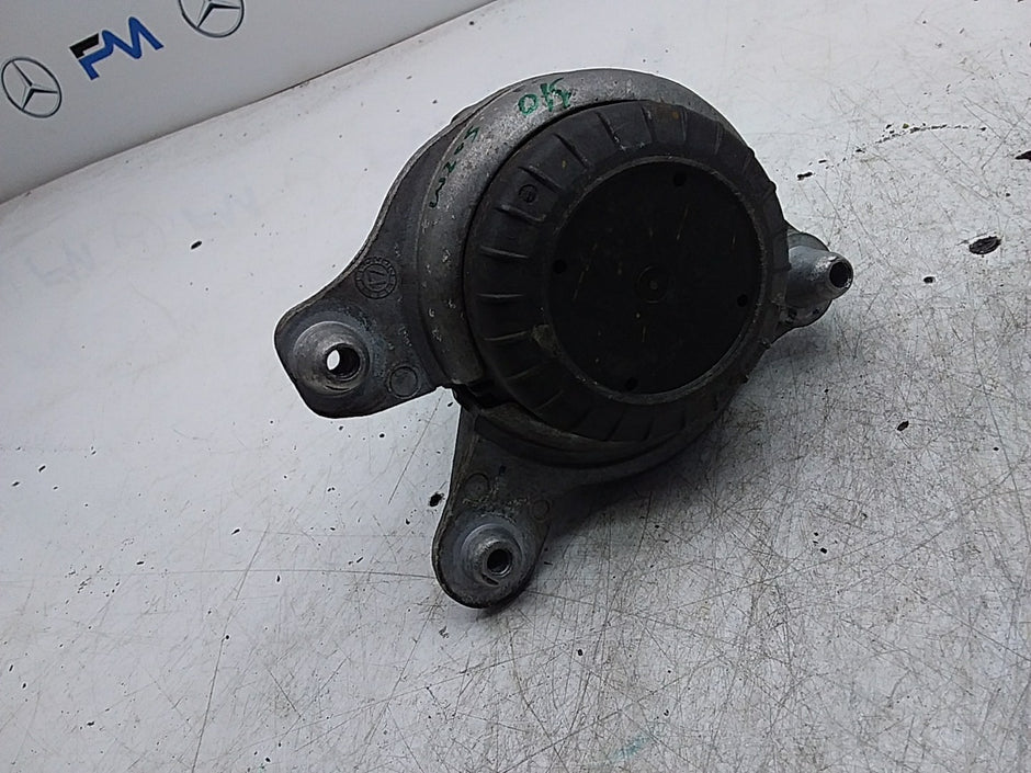 MERCEDES BENZ C-CLASS  W205  ENGINE MOUNT RIGHT OS A2052406717 FMR346