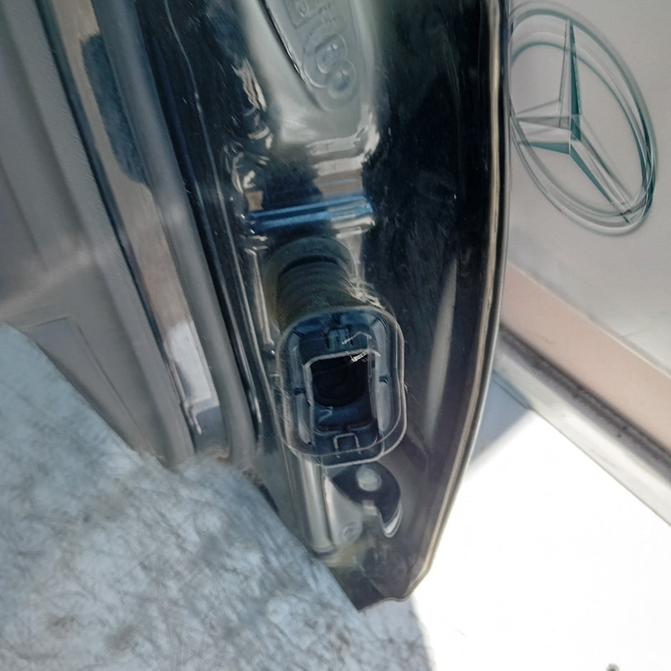 MERCEDES BENZ  E-CLASS W212 PASSENGER FRONT DOOR NSF 2015 COMPLETE BLACK FMD520