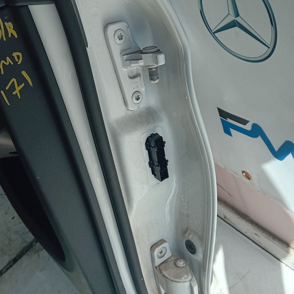 MERCEDES C-CLASS W205 COUP PASSENGER REAR DOOR NSR WHITE 2014 ON COMPLETE FMD171