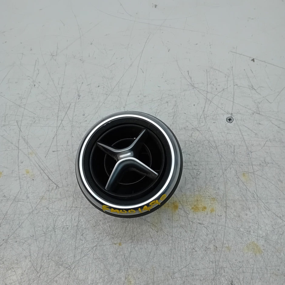 MERCEDES BENZ A-CLASS W176 DASHBOARD AIR VENT 2015 A1768300354 FM001490