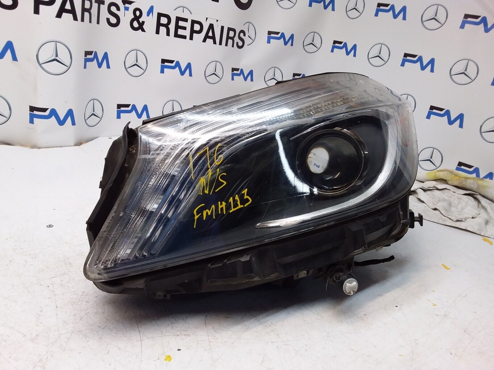 2015 MERCEDES A-CLASS W176 HEADLIGHT PASSENGER NS A1768204461 FMH113 (Damaged)