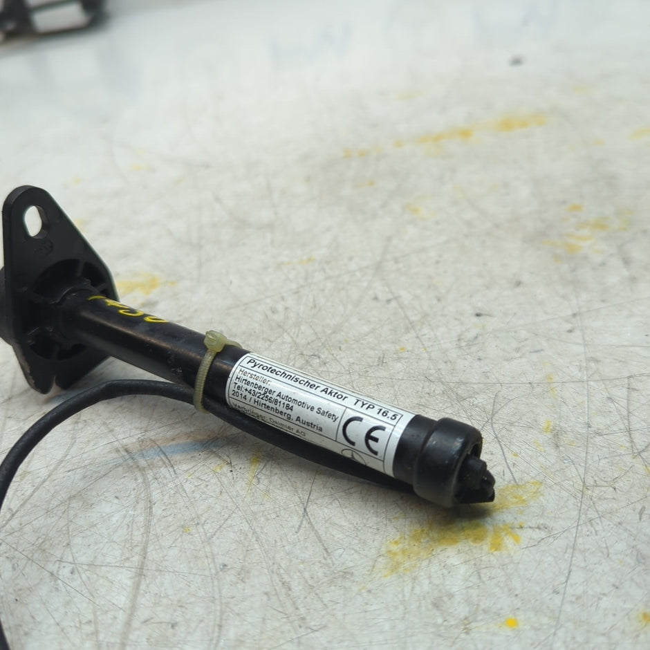 MERCEDES C CLASS W205 BONNET PEDESTRIAN ACTUATOR A2059060002 2014 FM001430