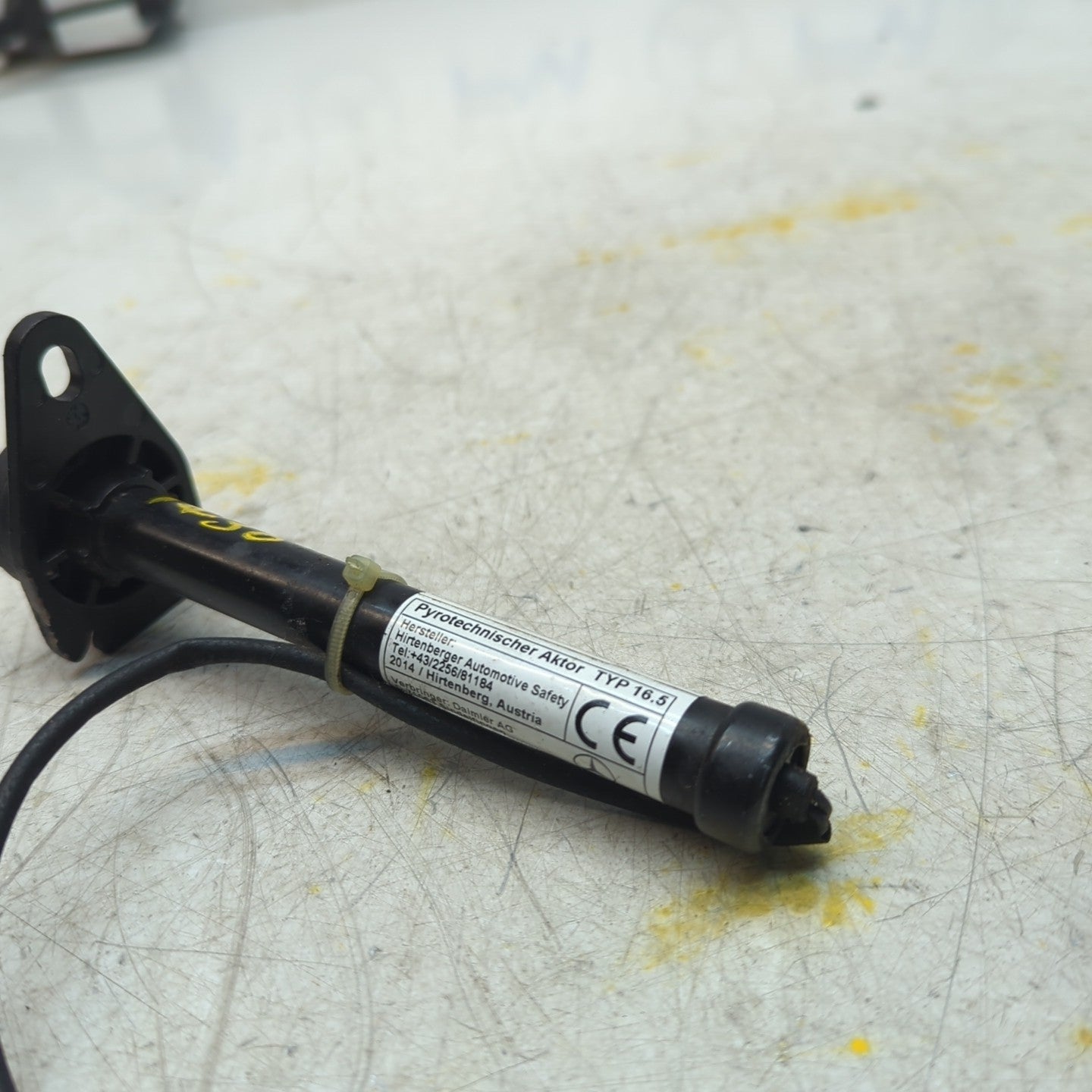 MERCEDES C CLASS W205 BONNET PEDESTRIAN ACTUATOR A2059060002 2014 FM001430