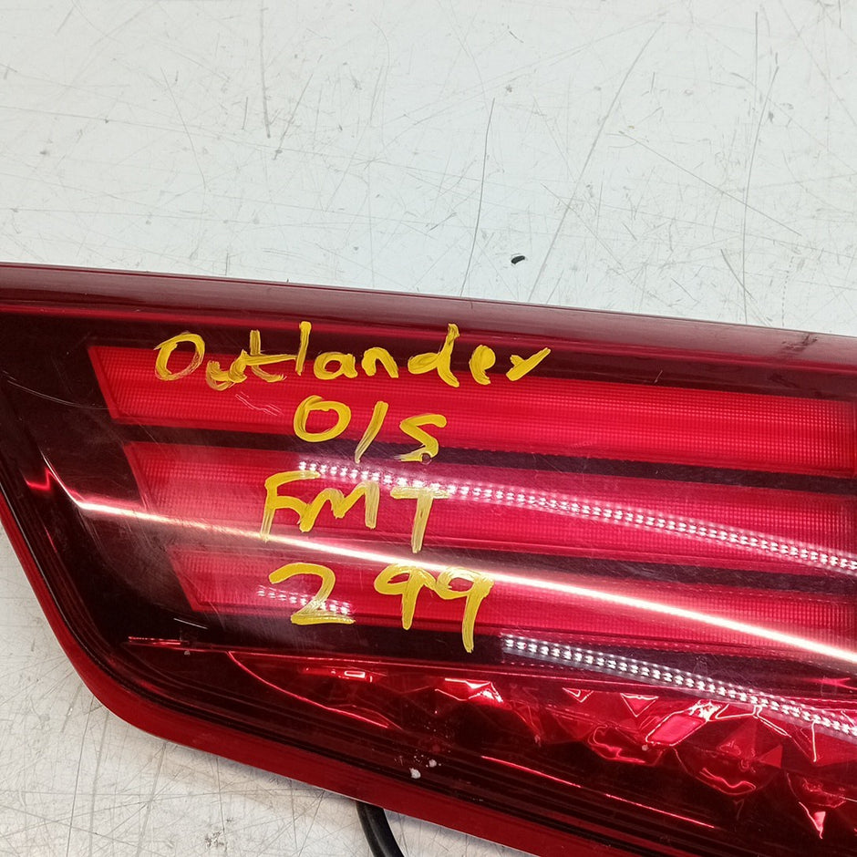 MITSUBISHI OUTLANDER MK3 DRIVER SIDE RIGHT REAR INNER TAIL LIGHT 2013 FMT299