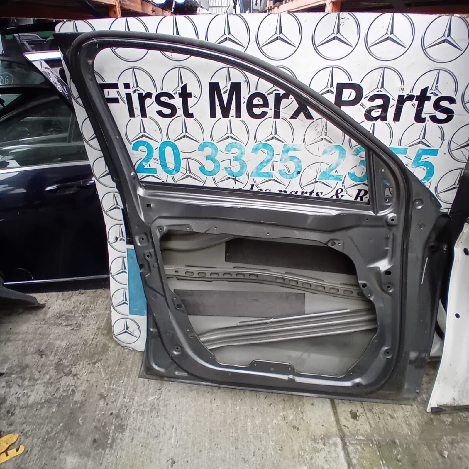 MERCEDES BENZ GLC W253 PASSENGER SIDE FRONT DOOR ( NEAR SIDE FRONT )