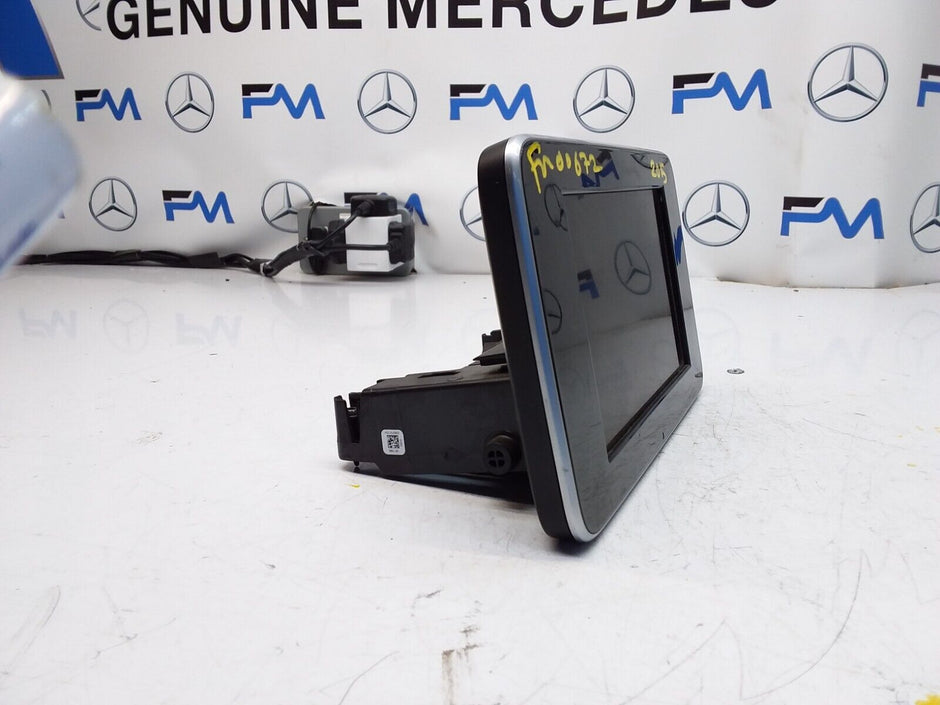 MERCEDES C-CLASS W205 2017 SAT NAV MULTIMEDIA SCREEN A2059004113 FM00672