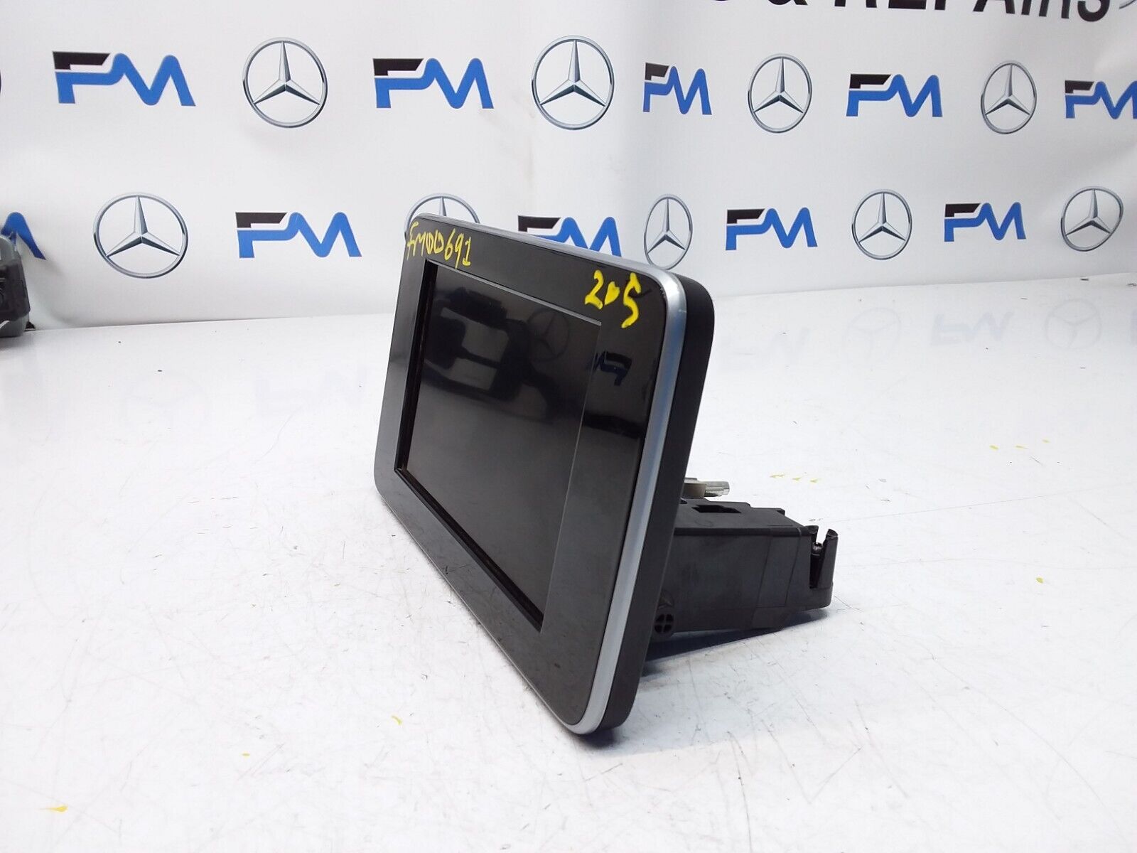 MERCEDES C-CLASS W205 2016 SAT NAV MULTIMEDIA SCREEN A2059004113 FM00691