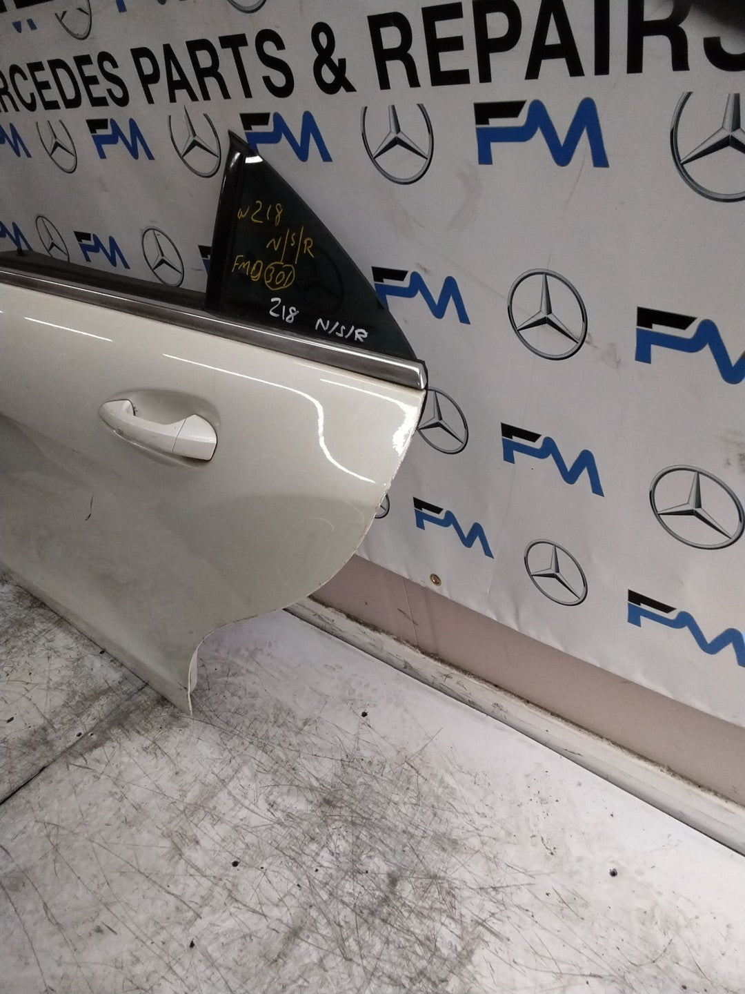 MERCEDES CLS W218  COUPE PASSENGER REAR DOOR NSR WHITE 2011-17 COMPLETE FMD301