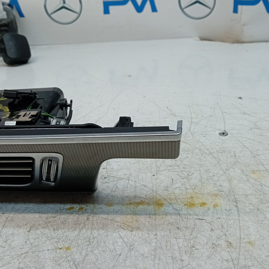 MERCEDES E-CLASS W212 DASHBOARD TRIM WITH AIR VENT 2016 ON A212680XX93 FM001537
