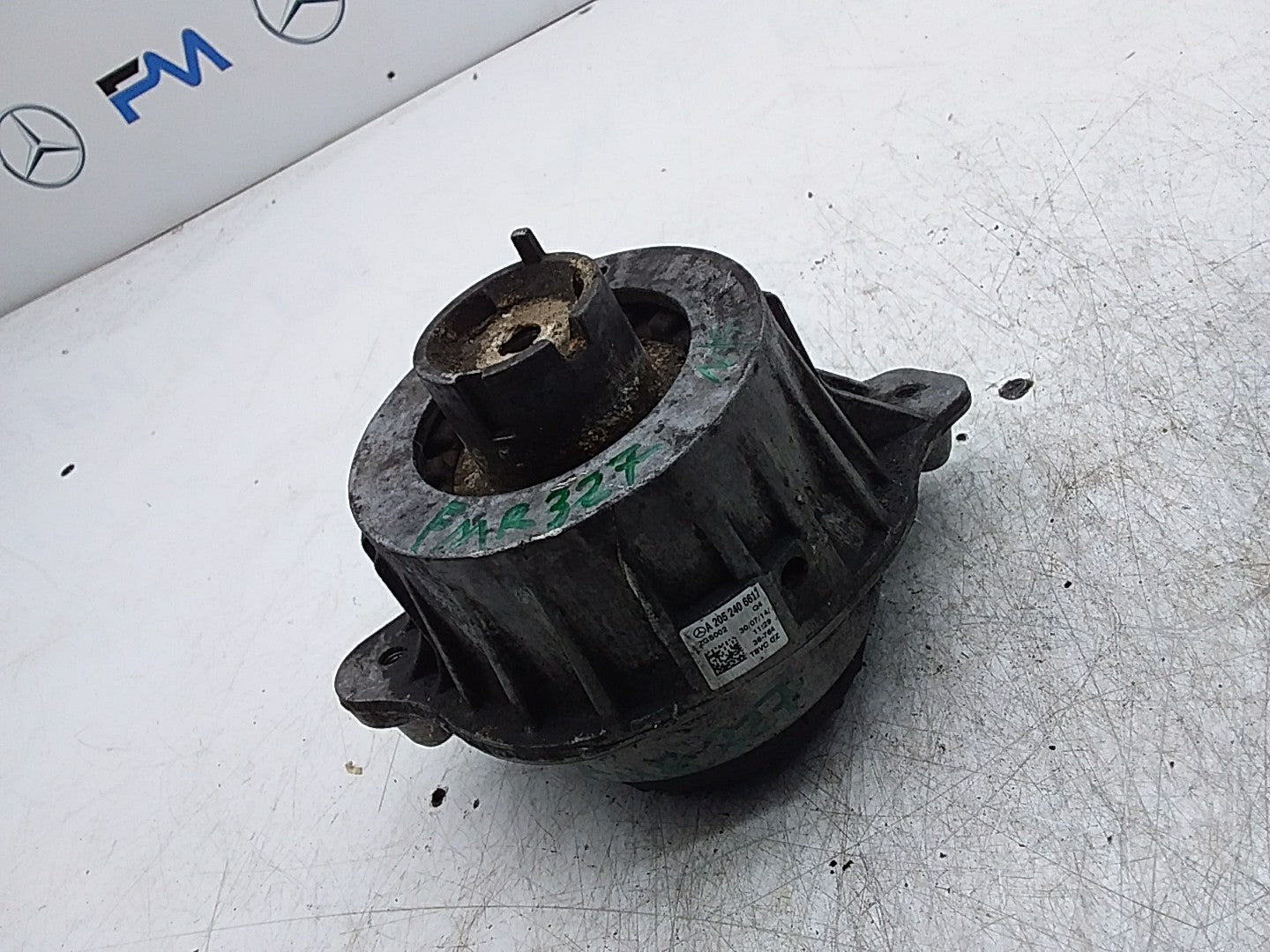 MERCEDES BENZ  C-CLASS W205  ENGINE MOUNT LEFT NS A2052406617 FMR327
