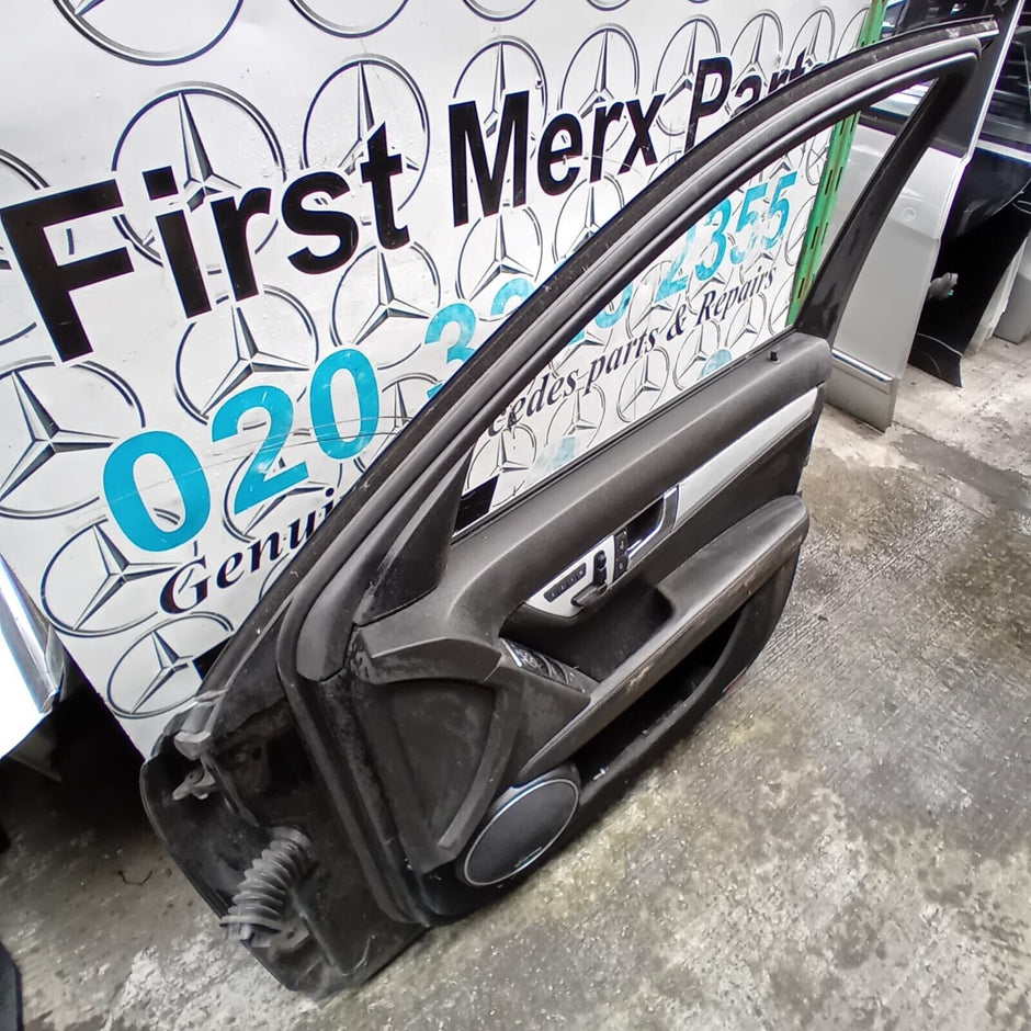 MERCEDES BENZ C-CLASS  W204  DRIVER SIDE FRONT DOOR ( OFF SIDE FRONT )