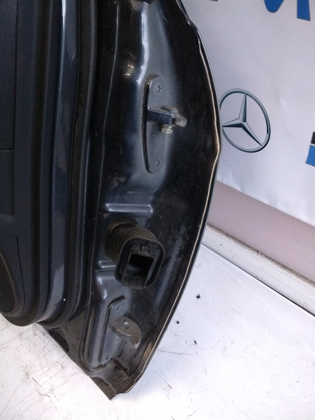 MERCEDES BENZ  E-CLASS W212 PASSENGER SIDE FRONT DOOR N/S/F COMPLETE GREY FMD98