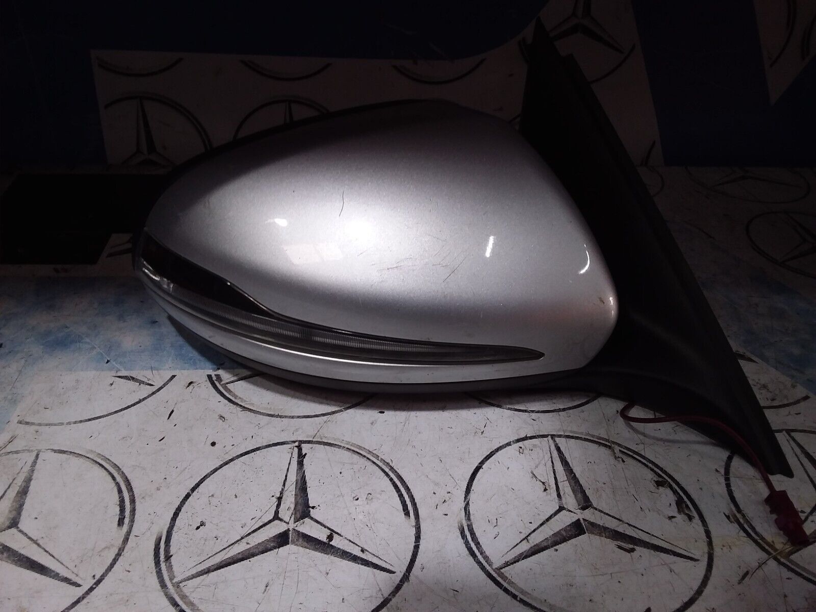 MERCEDES C CLASS W205 DRIVER SIDE WING MIRROR A2058102416 SILVER - PUDDLE LIGHT